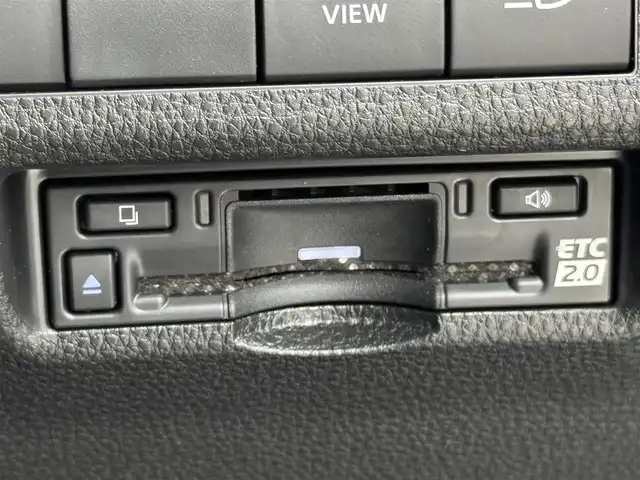 トヨタ ＲＡＶ４ G Zパッケージ 福岡県 2023(令5)年 0.7万km プラチナホワイトパールマイカ 純正１０．５型ＤＡナビ／フルセグＴＶ　/全方位カメラ　/デジタルルームミラー　/ビルトインETC２．０　/トヨタセーフティセンス　/レーダークルーズコントロール　/コーナーセンサー　/衝突軽減ブレーキ　/レーンキープ　/ブラインドスポットモニター　/アクセル踏み間違い防止　/ヒルディセントコントロール　/ステアリングヒーター　/シートベンチレーション／ヒーター　/パワーシート　/パワーバックドア