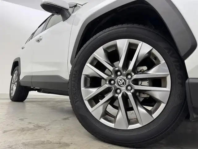 トヨタ ＲＡＶ４ G Zパッケージ 福岡県 2023(令5)年 0.7万km プラチナホワイトパールマイカ 純正１０．５型ＤＡナビ／フルセグＴＶ　/全方位カメラ　/デジタルルームミラー　/ビルトインETC２．０　/トヨタセーフティセンス　/レーダークルーズコントロール　/コーナーセンサー　/衝突軽減ブレーキ　/レーンキープ　/ブラインドスポットモニター　/アクセル踏み間違い防止　/ヒルディセントコントロール　/ステアリングヒーター　/シートベンチレーション／ヒーター　/パワーシート　/パワーバックドア
