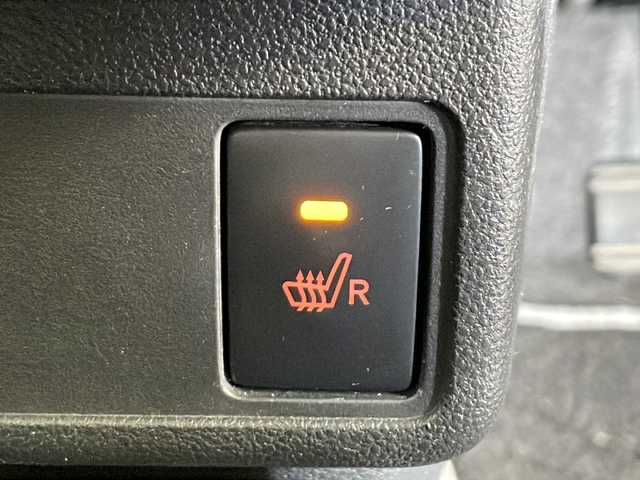 トヨタ パッソ モーダ　Gパッケージ 愛知県 2019(令1)年 6万km ブラックマイカ/マゼンダベリーメタリック 純正ディーラーオプションナビ/(AM/FM/CD/SD/BT/フルセグ)/ドライブレコーダー/ＥＴＣ/シートヒーター/トヨタセーフティセンス/(PCS/AHB/クリアランスソナー)/アイドリングストップ/横滑り防止装置/電動格納ミラー/ISOFIX/オートライト/フォグランプ/ステアリングスイッチ/プッシュスタート/スマートキー/スペアキー/純正ドアバイザー/純正フロアマット/純正１４インチアルミホイール/取扱説明書/保証書