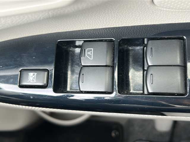 日産 デイズ J 沖縄県 2015(平27)年 4万km ホワイト 純正ナビ/（AM/FM/CD/DVD/BT) /ワンセグTV /バックカメラ /リモコンキー /純正フロアマット /ダブルエアバッグ /パワーウィンドウ /パワーステアリング