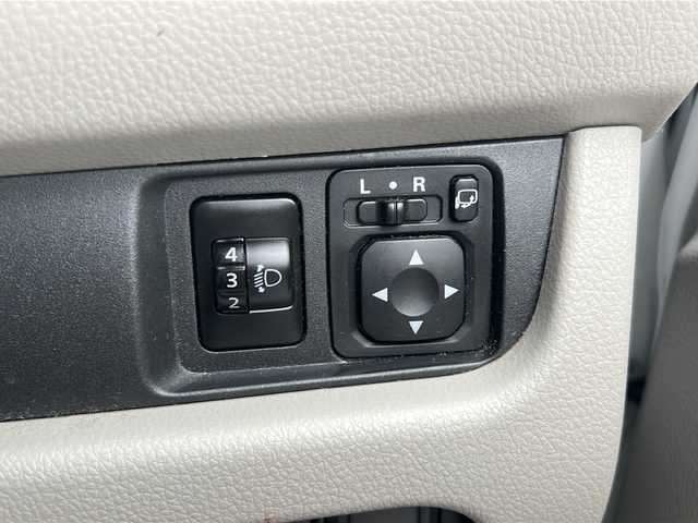 日産 デイズ J 沖縄県 2015(平27)年 4万km ホワイト 純正ナビ/（AM/FM/CD/DVD/BT) /ワンセグTV /バックカメラ /リモコンキー /純正フロアマット /ダブルエアバッグ /パワーウィンドウ /パワーステアリング