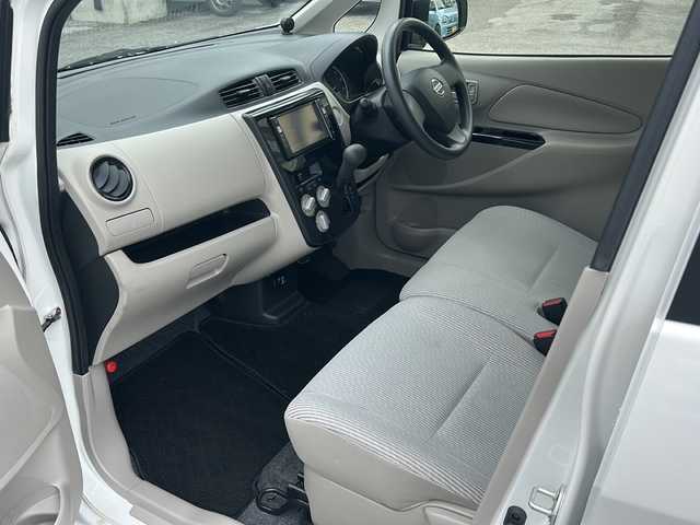 日産 デイズ J 沖縄県 2015(平27)年 4万km ホワイト 純正ナビ/（AM/FM/CD/DVD/BT) /ワンセグTV /バックカメラ /リモコンキー /純正フロアマット /ダブルエアバッグ /パワーウィンドウ /パワーステアリング