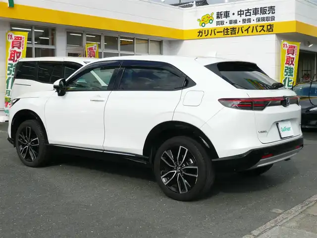 ホンダ ヴェゼル ハイブリッド e:HEV Z 静岡県 2024(令6)年 2.2万km プラチナホワイトパール ワンオーナー/禁煙車/Gathersオーディオプレイ/バックカメラ/AppleCarPlay/AndroIdAuto/ホンダセンシング/・衝突被害軽減ブレーキ/・歩行者事故低減ステアリング/・路外逸脱抑制機能/・先行車発進お知らせ/・標識認識機能/・誤発進抑制機能/・後方誤発進抑制機能/・アダプティブクルーズコントロール/・オートハイビーム/・ブラインドスポットモニター/ダウンヒルアシスト/オートライト/LEDヘッドライト/電動パーキング/AUTO HOLD/ステアリングスイッチ/ステアリングヒーター/フロアマット/ドアバイザー/スマートキー/スペアキー/ETC/新車保証書/取扱瀬説明書