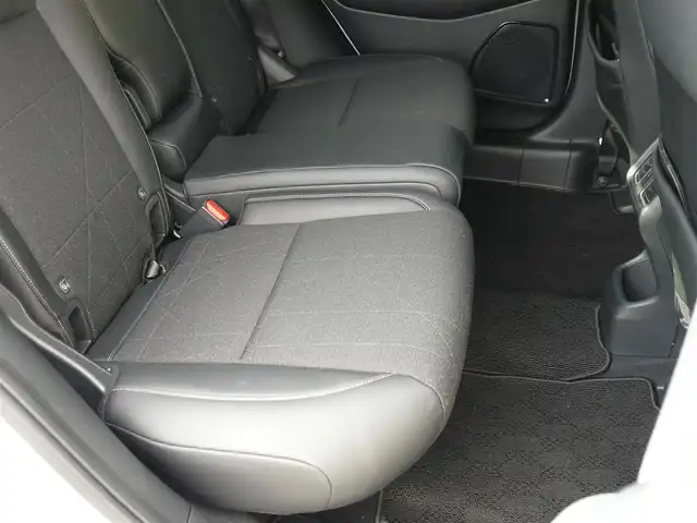 ホンダ ヴェゼル ハイブリッド e:HEV Z 静岡県 2024(令6)年 2.2万km プラチナホワイトパール ワンオーナー/禁煙車/Gathersオーディオプレイ/バックカメラ/AppleCarPlay/AndroIdAuto/ホンダセンシング/・衝突被害軽減ブレーキ/・歩行者事故低減ステアリング/・路外逸脱抑制機能/・先行車発進お知らせ/・標識認識機能/・誤発進抑制機能/・後方誤発進抑制機能/・アダプティブクルーズコントロール/・オートハイビーム/・ブラインドスポットモニター/ダウンヒルアシスト/オートライト/LEDヘッドライト/電動パーキング/AUTO HOLD/ステアリングスイッチ/ステアリングヒーター/フロアマット/ドアバイザー/スマートキー/スペアキー/ETC/新車保証書/取扱瀬説明書