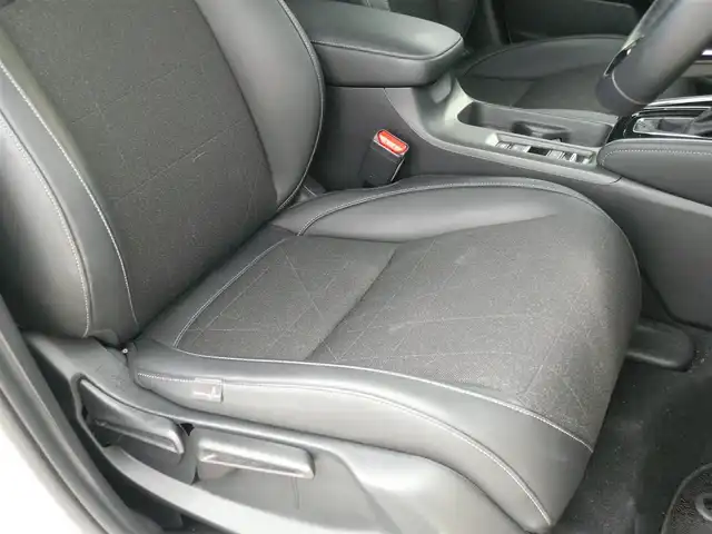 ホンダ ヴェゼル ハイブリッド e:HEV Z 静岡県 2024(令6)年 2.2万km プラチナホワイトパール ワンオーナー/禁煙車/Gathersオーディオプレイ/バックカメラ/AppleCarPlay/AndroIdAuto/ホンダセンシング/・衝突被害軽減ブレーキ/・歩行者事故低減ステアリング/・路外逸脱抑制機能/・先行車発進お知らせ/・標識認識機能/・誤発進抑制機能/・後方誤発進抑制機能/・アダプティブクルーズコントロール/・オートハイビーム/・ブラインドスポットモニター/ダウンヒルアシスト/オートライト/LEDヘッドライト/電動パーキング/AUTO HOLD/ステアリングスイッチ/ステアリングヒーター/フロアマット/ドアバイザー/スマートキー/スペアキー/ETC/新車保証書/取扱瀬説明書