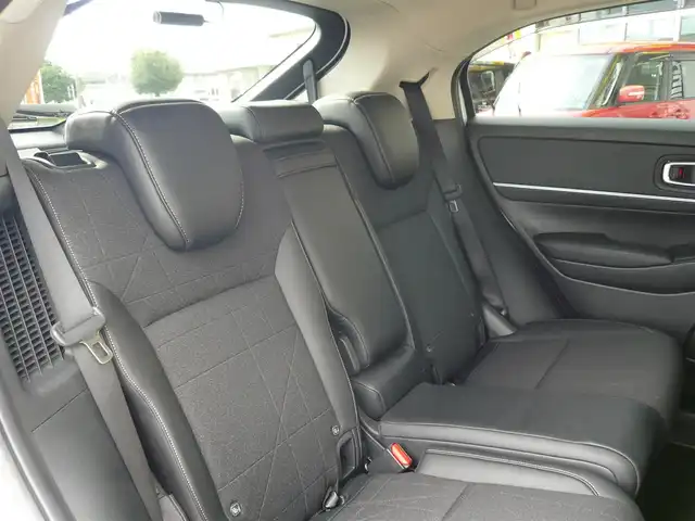 ホンダ ヴェゼル ハイブリッド e:HEV Z 静岡県 2024(令6)年 2.2万km プラチナホワイトパール ワンオーナー/禁煙車/Gathersオーディオプレイ/バックカメラ/AppleCarPlay/AndroIdAuto/ホンダセンシング/・衝突被害軽減ブレーキ/・歩行者事故低減ステアリング/・路外逸脱抑制機能/・先行車発進お知らせ/・標識認識機能/・誤発進抑制機能/・後方誤発進抑制機能/・アダプティブクルーズコントロール/・オートハイビーム/・ブラインドスポットモニター/ダウンヒルアシスト/オートライト/LEDヘッドライト/電動パーキング/AUTO HOLD/ステアリングスイッチ/ステアリングヒーター/フロアマット/ドアバイザー/スマートキー/スペアキー/ETC/新車保証書/取扱瀬説明書