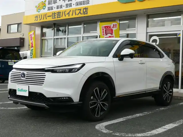 ホンダ ヴェゼル ハイブリッド e:HEV Z 静岡県 2024(令6)年 2.2万km プラチナホワイトパール ワンオーナー/禁煙車/Gathersオーディオプレイ/バックカメラ/AppleCarPlay/AndroIdAuto/ホンダセンシング/・衝突被害軽減ブレーキ/・歩行者事故低減ステアリング/・路外逸脱抑制機能/・先行車発進お知らせ/・標識認識機能/・誤発進抑制機能/・後方誤発進抑制機能/・アダプティブクルーズコントロール/・オートハイビーム/・ブラインドスポットモニター/ダウンヒルアシスト/オートライト/LEDヘッドライト/電動パーキング/AUTO HOLD/ステアリングスイッチ/ステアリングヒーター/フロアマット/ドアバイザー/スマートキー/スペアキー/ETC/新車保証書/取扱瀬説明書
