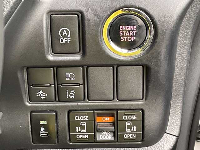 トヨタ ノア Si ダブルバイビーⅡ 千葉県 2020(令2)年 4.4万km ホワイトパールクリスタルシャイン 純正10インチナビ/(フルセグTV/BT/CD/DVD/FM/AM)/衝突被害軽減システム/車線逸脱警報/バックカメラ/クルーズコントロール/ハーフレザーシート/両側パワースライドドア/横滑り防止装置/ビルトインETC2.0/アイドリングストップ/LEDヘッドライト/フォグランプ/オートライト/ウィンカーミラー/電動格納ミラー/純正16インチAW/シートリフター/プッシュスタート/スマートキー/フロアマット/スペアキー/取扱説明書/保証書