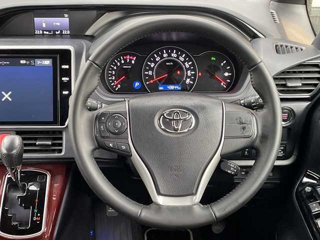 トヨタ ノア Si ダブルバイビーⅡ 千葉県 2020(令2)年 4.4万km ホワイトパールクリスタルシャイン 純正10インチナビ/(フルセグTV/BT/CD/DVD/FM/AM)/衝突被害軽減システム/車線逸脱警報/バックカメラ/クルーズコントロール/ハーフレザーシート/両側パワースライドドア/横滑り防止装置/ビルトインETC2.0/アイドリングストップ/LEDヘッドライト/フォグランプ/オートライト/ウィンカーミラー/電動格納ミラー/純正16インチAW/シートリフター/プッシュスタート/スマートキー/フロアマット/スペアキー/取扱説明書/保証書