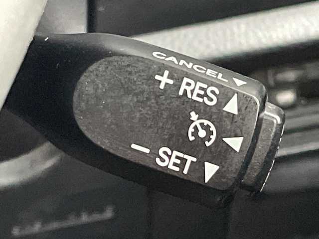 トヨタ ノア Si ダブルバイビーⅡ 千葉県 2020(令2)年 4.4万km ホワイトパールクリスタルシャイン 純正10インチナビ/(フルセグTV/BT/CD/DVD/FM/AM)/衝突被害軽減システム/車線逸脱警報/バックカメラ/クルーズコントロール/ハーフレザーシート/両側パワースライドドア/横滑り防止装置/ビルトインETC2.0/アイドリングストップ/LEDヘッドライト/フォグランプ/オートライト/ウィンカーミラー/電動格納ミラー/純正16インチAW/シートリフター/プッシュスタート/スマートキー/フロアマット/スペアキー/取扱説明書/保証書