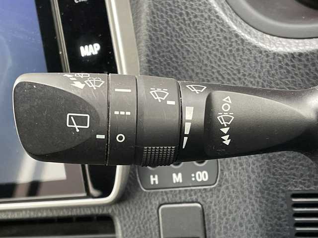 トヨタ ノア Si ダブルバイビーⅡ 千葉県 2020(令2)年 4.4万km ホワイトパールクリスタルシャイン 純正10インチナビ/(フルセグTV/BT/CD/DVD/FM/AM)/衝突被害軽減システム/車線逸脱警報/バックカメラ/クルーズコントロール/ハーフレザーシート/両側パワースライドドア/横滑り防止装置/ビルトインETC2.0/アイドリングストップ/LEDヘッドライト/フォグランプ/オートライト/ウィンカーミラー/電動格納ミラー/純正16インチAW/シートリフター/プッシュスタート/スマートキー/フロアマット/スペアキー/取扱説明書/保証書