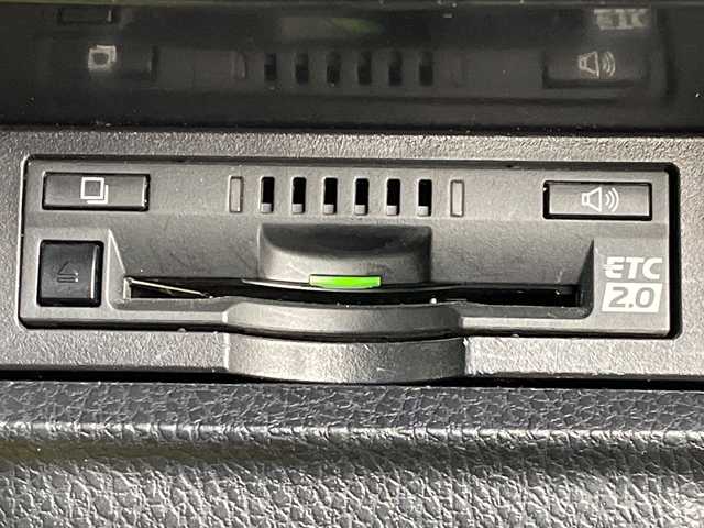 トヨタ ノア Si ダブルバイビーⅡ 千葉県 2020(令2)年 4.4万km ホワイトパールクリスタルシャイン 純正10インチナビ/(フルセグTV/BT/CD/DVD/FM/AM)/衝突被害軽減システム/車線逸脱警報/バックカメラ/クルーズコントロール/ハーフレザーシート/両側パワースライドドア/横滑り防止装置/ビルトインETC2.0/アイドリングストップ/LEDヘッドライト/フォグランプ/オートライト/ウィンカーミラー/電動格納ミラー/純正16インチAW/シートリフター/プッシュスタート/スマートキー/フロアマット/スペアキー/取扱説明書/保証書