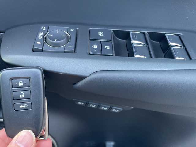 レクサス ＮＸ 300h バージョンL 青森県 2019(令1)年 5.5万km グラファイトブラックガラスフレーク ワンオーナー/セーフティシステムプラス/10.3インチワイドディスプレイナビ・フルセグTV/CD・DVD・Bluetooth・SD・USB/バック・サイドカメラ/黒本革シート/前席エアシート・パワーシート/前後席シートヒーター/後席電動格納シート/ステアリングヒーター/パワーバックドア/プリクラッシュセーフティ/レーダークルーズコントロール/レーントレーシングアシスト/アダプティブハイビーム/OPブラインドスポットモニター/純正ドライブレコーダー/ビルトインETC2.0/AC100V100W/パドルシフト/角型三眼LEDヘッドライト/LEDフォグランプ/OP純正18インチアルミ/スペアキー・カードキー/R2.R3.R4.R5.R6年ディーラー記録簿有/保証書・取説書