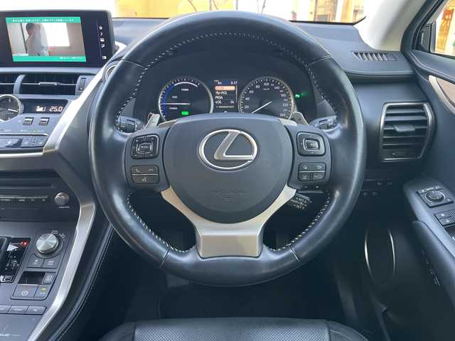 レクサス ＮＸ 300h バージョンL 青森県 2019(令1)年 5.5万km グラファイトブラックガラスフレーク ワンオーナー/セーフティシステムプラス/10.3インチワイドディスプレイナビ・フルセグTV/CD・DVD・Bluetooth・SD・USB/バック・サイドカメラ/黒本革シート/前席エアシート・パワーシート/前後席シートヒーター/後席電動格納シート/ステアリングヒーター/パワーバックドア/プリクラッシュセーフティ/レーダークルーズコントロール/レーントレーシングアシスト/アダプティブハイビーム/OPブラインドスポットモニター/純正ドライブレコーダー/ビルトインETC2.0/AC100V100W/パドルシフト/角型三眼LEDヘッドライト/LEDフォグランプ/OP純正18インチアルミ/スペアキー・カードキー/R2.R3.R4.R5.R6年ディーラー記録簿有/保証書・取説書
