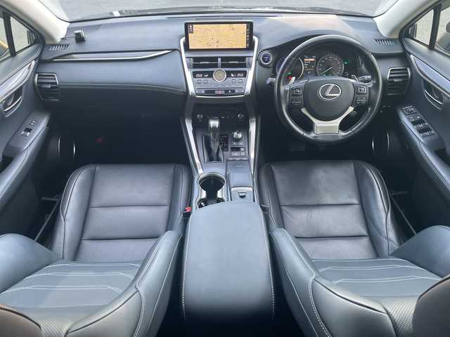 レクサス ＮＸ 300h バージョンL 青森県 2019(令1)年 5.5万km グラファイトブラックガラスフレーク ワンオーナー/セーフティシステムプラス/10.3インチワイドディスプレイナビ・フルセグTV/CD・DVD・Bluetooth・SD・USB/バック・サイドカメラ/黒本革シート/前席エアシート・パワーシート/前後席シートヒーター/後席電動格納シート/ステアリングヒーター/パワーバックドア/プリクラッシュセーフティ/レーダークルーズコントロール/レーントレーシングアシスト/アダプティブハイビーム/OPブラインドスポットモニター/純正ドライブレコーダー/ビルトインETC2.0/AC100V100W/パドルシフト/角型三眼LEDヘッドライト/LEDフォグランプ/OP純正18インチアルミ/スペアキー・カードキー/R2.R3.R4.R5.R6年ディーラー記録簿有/保証書・取説書
