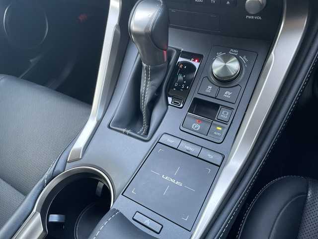 レクサス ＮＸ 300h バージョンL 青森県 2019(令1)年 5.5万km グラファイトブラックガラスフレーク ワンオーナー/セーフティシステムプラス/10.3インチワイドディスプレイナビ・フルセグTV/CD・DVD・Bluetooth・SD・USB/バック・サイドカメラ/黒本革シート/前席エアシート・パワーシート/前後席シートヒーター/後席電動格納シート/ステアリングヒーター/パワーバックドア/プリクラッシュセーフティ/レーダークルーズコントロール/レーントレーシングアシスト/アダプティブハイビーム/OPブラインドスポットモニター/純正ドライブレコーダー/ビルトインETC2.0/AC100V100W/パドルシフト/角型三眼LEDヘッドライト/LEDフォグランプ/OP純正18インチアルミ/スペアキー・カードキー/R2.R3.R4.R5.R6年ディーラー記録簿有/保証書・取説書