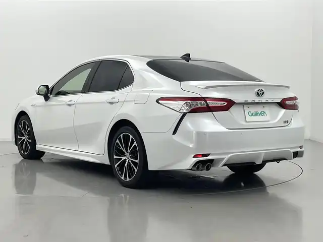 トヨタ カムリ WSレザーパッケージ 熊本県 2020(令2)年 5.9万km プラチナホワイトパールマイカ パノラマムーンルーフ（OP）/JBLプレミアムサウンド（OP）/純正CD・DVDデッキ（OP）/トヨタセーフティセンス/・プリクラッシュセーフティ/・レーンディパーチャーアラート/・アダプティブハイビームシステム/・レーダークルーズコントロール/・パーキングサポートブレーキ/・リヤクロストラフィックアラート/純正ビルトインETC/カラーヘッドアップディスプレイ/ブラインドスポットモニター/インテリジェントクリアランスソナー/純正8型ナビ/バックカメラ/黒本革シート/前席パワーシート＆シートヒーター/本革巻きステアリング/MTモード付AT/純正18インチAW/純正フロアマット/スマートキー１本