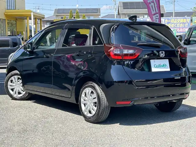 ホンダ フィット ベーシック 茨城県 2023(令5)年 2.2万km クリスタルブラックパール ワンオーナー/純正SDナビ/　（CD/DVD/BT/フルセグ）/バックカメラ/ETC/ドライブレコーダー/レーダークルーズコントロール/ハロゲンヘッドライト/スマートキー/アイドリングストップ/ドアバイザー/純正フロアマット/保証書/取扱説明書/スペアキー