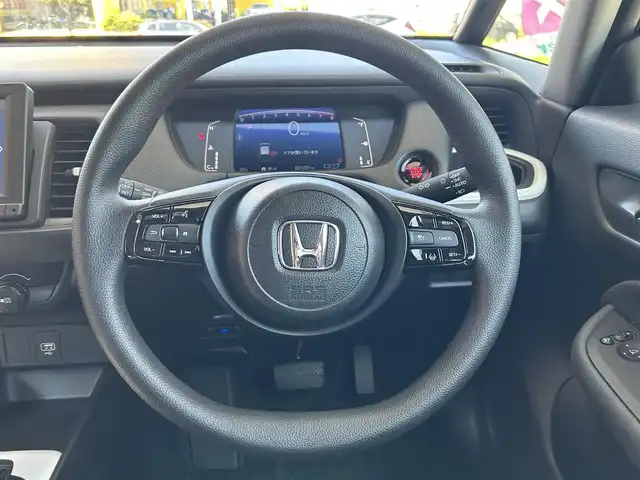 ホンダ フィット ベーシック 茨城県 2023(令5)年 2.2万km クリスタルブラックパール ワンオーナー/純正SDナビ/　（CD/DVD/BT/フルセグ）/バックカメラ/ETC/ドライブレコーダー/レーダークルーズコントロール/ハロゲンヘッドライト/スマートキー/アイドリングストップ/ドアバイザー/純正フロアマット/保証書/取扱説明書/スペアキー