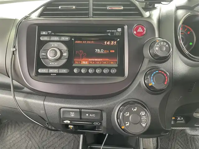ホンダ フィット G 10thアニバーサリー 埼玉県 2012(平24)年 5.2万km プレミアムディープロッソパール ワンオーナー/純正CD/USB/AUX/バックカメラ/社外ナビ/社外LEDヘッドランプ/ビルトインETC/盗難防止装置/純正フロアマット/スマートキー/スペアキー/保証書/取説