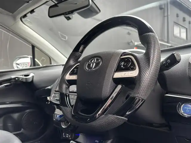 トヨタ プリウス A ツーリングセレクション 宮城県 2018(平30)年 8万km ホワイトパールクリスタルシャイン 純正SDナビ/バックカメラ/フルセグTV/Bluetooth接続/黒革シート/シートヒーター/アイドリングストップ/レーンキープアシスト/ブラインドスポット/ACC/ステアリングスイッチ/電動ミラー/ヘッドアップディスプレイ/ETC/GPSレーダー/LEDヘッドライト/純正17インチAW(夏タイヤ)/社外15インチAW(冬タイヤ)(積み込み)/スペアキー×１