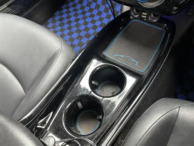 トヨタ プリウス A ツーリングセレクション 宮城県 2018(平30)年 8万km ホワイトパールクリスタルシャイン 純正SDナビ/バックカメラ/フルセグTV/Bluetooth接続/黒革シート/シートヒーター/アイドリングストップ/レーンキープアシスト/ブラインドスポット/ACC/ステアリングスイッチ/電動ミラー/ヘッドアップディスプレイ/ETC/GPSレーダー/LEDヘッドライト/純正17インチAW(夏タイヤ)/社外15インチAW(冬タイヤ)(積み込み)/スペアキー×１