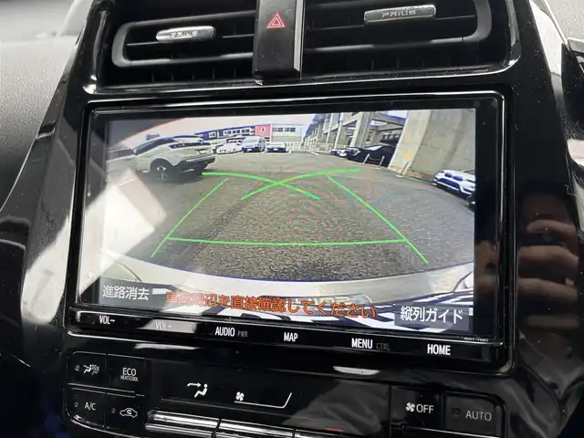 トヨタ プリウス A ツーリングセレクション 宮城県 2018(平30)年 8万km ホワイトパールクリスタルシャイン 純正SDナビ/バックカメラ/フルセグTV/Bluetooth接続/黒革シート/シートヒーター/アイドリングストップ/レーンキープアシスト/ブラインドスポット/ACC/ステアリングスイッチ/電動ミラー/ヘッドアップディスプレイ/ETC/GPSレーダー/LEDヘッドライト/純正17インチAW(夏タイヤ)/社外15インチAW(冬タイヤ)(積み込み)/スペアキー×１