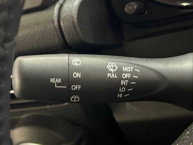 スズキ ジムニー シエラ JC 埼玉県 2023(令5)年 0.9万km ミディアムグレー スズキセーフティサポート/社外ディスプレイオーディオ/　　BT/AM/FM/クルーズコントロール/LEDオートライト/シートヒーター/純正15インチAW/アイドリングストップ/スペアキー/プッシュスタート/禁煙車