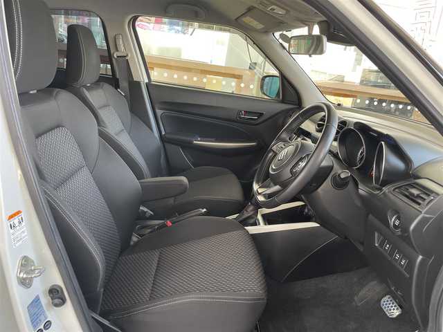 スズキ スイフト XR LTD 愛知県 2019(平31)年 6.2万km ピュアホワイトP 純正メモリナビ〈CN-RZ846〉/・DVD／Bluetooth／地デジTV/前席シートヒーター/スズキセーフティーサポート/・デュアルレーダーブレーキサポート/・車線逸脱警報/・車線逸脱抑制機能/・ふらつき警報/・先行車発進お知らせ機能/ハイビームアシスト/ETC/エンジンプッシュスタート