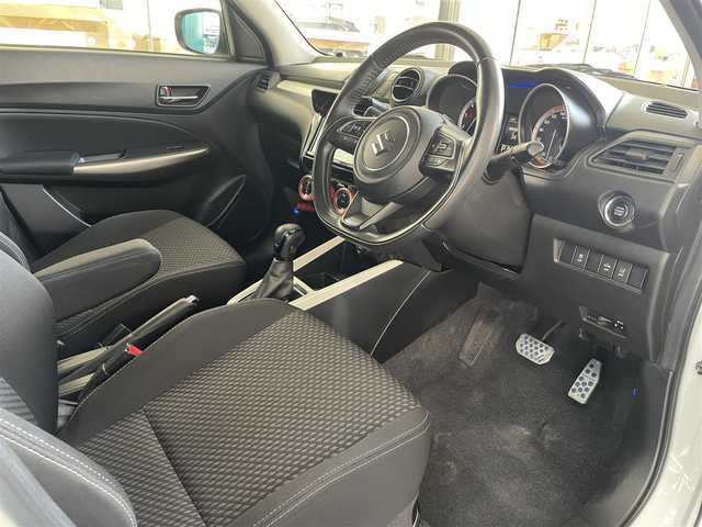スズキ スイフト XR LTD 愛知県 2019(平31)年 6.2万km ピュアホワイトP 純正メモリナビ〈CN-RZ846〉/・DVD／Bluetooth／地デジTV/前席シートヒーター/スズキセーフティーサポート/・デュアルレーダーブレーキサポート/・車線逸脱警報/・車線逸脱抑制機能/・ふらつき警報/・先行車発進お知らせ機能/ハイビームアシスト/ETC/エンジンプッシュスタート