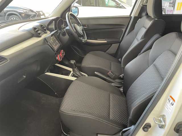 スズキ スイフト XR LTD 愛知県 2019(平31)年 6.2万km ピュアホワイトP 純正メモリナビ〈CN-RZ846〉/・DVD／Bluetooth／地デジTV/前席シートヒーター/スズキセーフティーサポート/・デュアルレーダーブレーキサポート/・車線逸脱警報/・車線逸脱抑制機能/・ふらつき警報/・先行車発進お知らせ機能/ハイビームアシスト/ETC/エンジンプッシュスタート