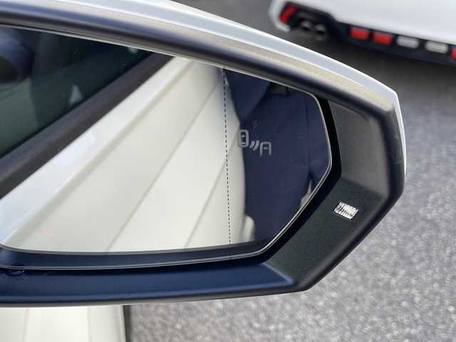 フォルクスワーゲン ポロ TSIコンフォートL リミテッド 神奈川県 2020(令2)年 0.4万km ピュアホワイト 登録時走行距離3420km/ワンオーナー/純正ナビ【SD/USB/BT/CD/DVD/フルセグTV】/App-Connect/レーンキープアシスト/ブラインドスポットモニター/リヤトラフィックアラート/フロントアシスト/レーダークルーズコントロール/パーキングアシスト/コーナーセンサー/ETC2.0/オートライト/ステアリングスイッチ/電動格納ミラー/純正フロアマット/ISOFIX/スマートキー/スペアキー×1/取扱説明書/新車時保証書