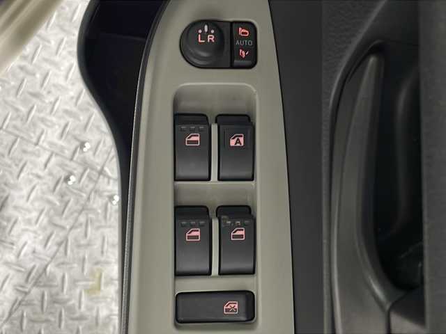 トヨタ パッソ 沖縄県 2016(平28)年 6.9万km ブラックマイカメタリック/パウダリーベージュメタリック 2トーン 県外仕入れ/禁煙車/純正7インチナビ/AM/FM/CD/DVD/フルセグTV/Bluetooth/バックカメラ/衝突被害軽減ブレーキ/ビルトイETC/プッシュスタート/純正14インチアルミホイール/コーナーセンサー後/ABS/横滑り防止装置/スペアキー有