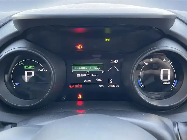 トヨタ ヤリスクロス ハイブリッド G 静岡県 2021(令3)年 0.3万km シルバーメタリック 純正ディスプレイナビ/　（AppleCarPlay/AndroidAuto/Bluetooth）/パノラミックビューモニター/バックカメラ/プリクラッシュセーフティ/レーダークルーズコントロール/アドバンストパーク/ブラインドスポットモニター/レーンキープアシスト/前後コーナーセンサー/電動パーキングブレーキ/オートブレーキホールド/前方ドライブレコーダー/プッシュスタート/スマートキー/純正フロアマット/純正16インチアルミホイール/保証書/取扱説明書