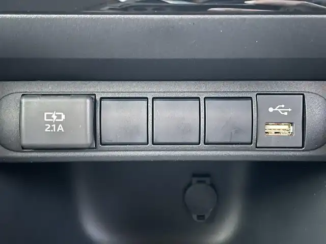 トヨタ ヤリスクロス ハイブリッド G 静岡県 2021(令3)年 0.3万km シルバーメタリック 純正ディスプレイナビ/　（AppleCarPlay/AndroidAuto/Bluetooth）/パノラミックビューモニター/バックカメラ/プリクラッシュセーフティ/レーダークルーズコントロール/アドバンストパーク/ブラインドスポットモニター/レーンキープアシスト/前後コーナーセンサー/電動パーキングブレーキ/オートブレーキホールド/前方ドライブレコーダー/プッシュスタート/スマートキー/純正フロアマット/純正16インチアルミホイール/保証書/取扱説明書