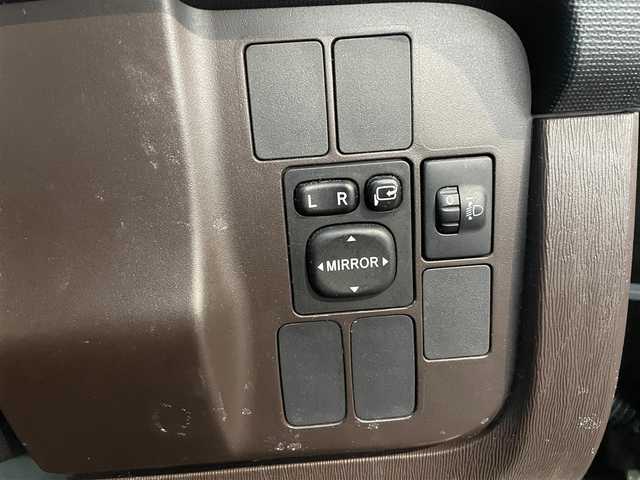 トヨタ パッソ X クツロギ 岡山県 2012(平24)年 6.9万km グレーメタリック 登録時走行距離68741km/ミュージックプレイヤー/ETC/社外１３インチアルミホイール/パワーステアリング/パワーウィンドウ/純正フロアマット/ハロゲンヘッドライト/ベンチシート/ドアバイザー