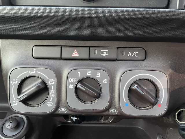 トヨタ パッソ X クツロギ 岡山県 2012(平24)年 6.9万km グレーメタリック 登録時走行距離68741km/ミュージックプレイヤー/ETC/社外１３インチアルミホイール/パワーステアリング/パワーウィンドウ/純正フロアマット/ハロゲンヘッドライト/ベンチシート/ドアバイザー