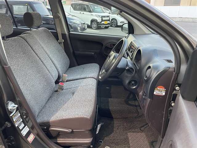 トヨタ パッソ X クツロギ 岡山県 2012(平24)年 6.9万km グレーメタリック 登録時走行距離68741km/ミュージックプレイヤー/ETC/社外１３インチアルミホイール/パワーステアリング/パワーウィンドウ/純正フロアマット/ハロゲンヘッドライト/ベンチシート/ドアバイザー