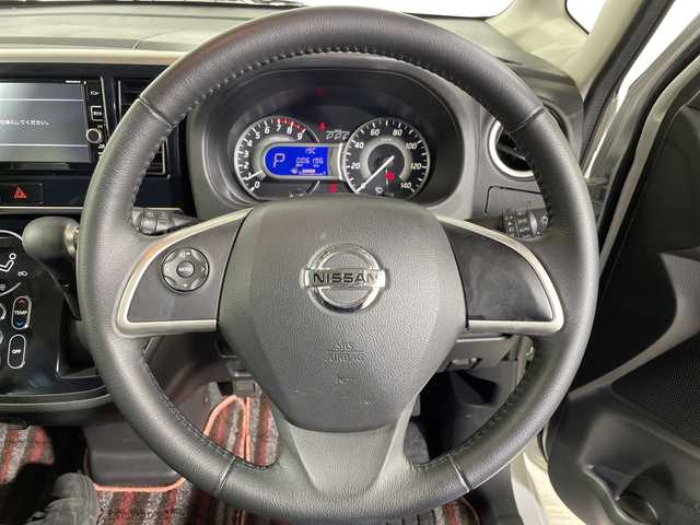 日産 デイズ ルークス ハイウェイスターターボ 神奈川県 2016(平28)年 0.7万km ホワイトパール 純正SDナビ【MM316D-W】/AM　FM　フルセグ　DVD　CD　USB　SD　MSV　AUX　Bluetooth/アラウンドビューモニター/両側パワースライドドア/エマージェンシーブレーキ/ETC/革巻ステアリング/ステアリングリモコン/専用シートカバー/リアドアサンシェード/助手席後シートバックテーブル/純正フロアマット/インテリジェントキー/リアスポイラー/キセノンヘッドライト/フォグランプ/純正15インチアルミ/VDC