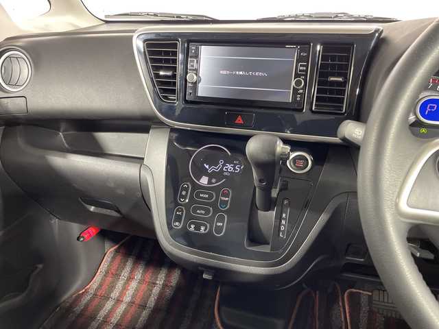 日産 デイズ ルークス ハイウェイスターターボ 神奈川県 2016(平28)年 0.7万km ホワイトパール 純正SDナビ【MM316D-W】/AM　FM　フルセグ　DVD　CD　USB　SD　MSV　AUX　Bluetooth/アラウンドビューモニター/両側パワースライドドア/エマージェンシーブレーキ/ETC/革巻ステアリング/ステアリングリモコン/専用シートカバー/リアドアサンシェード/助手席後シートバックテーブル/純正フロアマット/インテリジェントキー/リアスポイラー/キセノンヘッドライト/フォグランプ/純正15インチアルミ/VDC