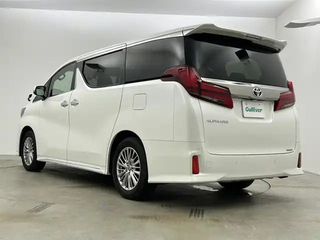 トヨタ アルファード S タイプゴールドⅢ 岡山県 2023(令5)年 1.5万km ホワイトパールクリスタルシャイン 純正9インチディスプレイオーディオ/・FM/AM/Bluetooth/フルセグ/CarPlay/バックカメラ/12.1インチフリップダウンモニター/両側パワースライドドア/アクセサリーコンセント/パワーバックドア/ビルトインETC/ドライブレコーダー/トヨタセーフティーセンス/・プリクラッシュセーフティ/・レーンディパーチャーアラート/・オートマチックハイビーム/・レーダークルーズコントロール/・コーナーセンサー/LEDヘッドライト/・フォグライト/オートブレーキホールド/純正17インチアルミ/純正フロアマット