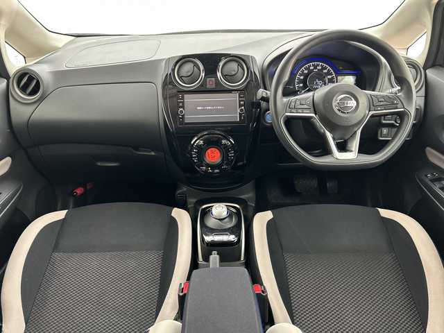 日産 ノート e－パワー X 三重県 2017(平29)年 3.5万km ダークメタルグレー /禁煙車//純正ナビ//アラウンドビューモニター//インテリジェントルームミラー//オートAC//ステアリングスイッチ//エマージェンシーブレーキ//衝突軽減ブレーキ//レーンキープアシスト//レーダークルーズコントロール//ETC//前後コーナーセンサー//スマートキー//プッシュスタート