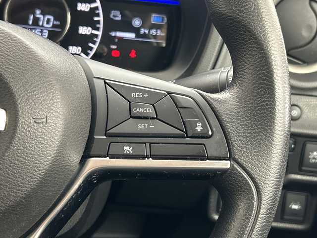 日産 ノート e－パワー X 三重県 2017(平29)年 3.5万km ダークメタルグレー /禁煙車//純正ナビ//アラウンドビューモニター//インテリジェントルームミラー//オートAC//ステアリングスイッチ//エマージェンシーブレーキ//衝突軽減ブレーキ//レーンキープアシスト//レーダークルーズコントロール//ETC//前後コーナーセンサー//スマートキー//プッシュスタート