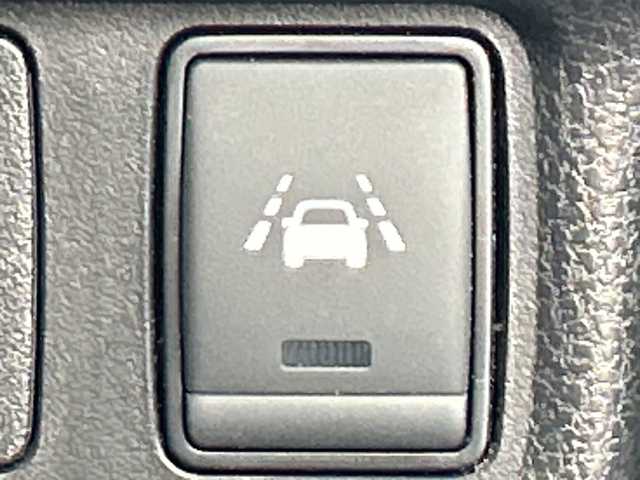 日産 ノート e－パワー X 三重県 2017(平29)年 3.5万km ダークメタルグレー /禁煙車//純正ナビ//アラウンドビューモニター//インテリジェントルームミラー//オートAC//ステアリングスイッチ//エマージェンシーブレーキ//衝突軽減ブレーキ//レーンキープアシスト//レーダークルーズコントロール//ETC//前後コーナーセンサー//スマートキー//プッシュスタート