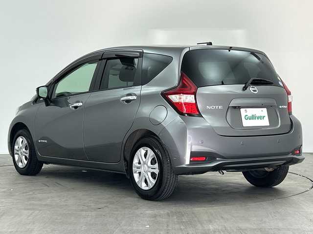 日産 ノート e－パワー X 三重県 2017(平29)年 3.5万km ダークメタルグレー /禁煙車//純正ナビ//アラウンドビューモニター//インテリジェントルームミラー//オートAC//ステアリングスイッチ//エマージェンシーブレーキ//衝突軽減ブレーキ//レーンキープアシスト//レーダークルーズコントロール//ETC//前後コーナーセンサー//スマートキー//プッシュスタート