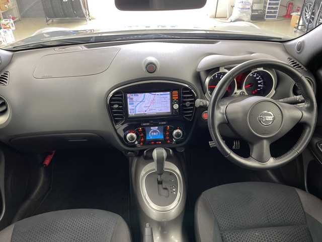 日産 ジューク 16GT FOUR 道央・札幌 2014(平26)年 5.7万km ダークメタルグレー ・切り替え４WD/・ターボ/・純正ナビ/・AM/FM/SD/CD/・フルセグTV/・バックカメラ/・MTモード付AT/・HIDオートライト/・スマートキー/・プッシュスタート/・ライトレベライザー/・横滑り防止装置/・盗難防止装置/・社外アルミホイール/・電動格納ミラー