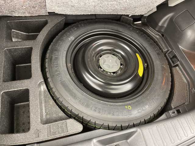 日産 ジューク 16GT FOUR 道央・札幌 2014(平26)年 5.7万km ダークメタルグレー ・切り替え４WD/・ターボ/・純正ナビ/・AM/FM/SD/CD/・フルセグTV/・バックカメラ/・MTモード付AT/・HIDオートライト/・スマートキー/・プッシュスタート/・ライトレベライザー/・横滑り防止装置/・盗難防止装置/・社外アルミホイール/・電動格納ミラー