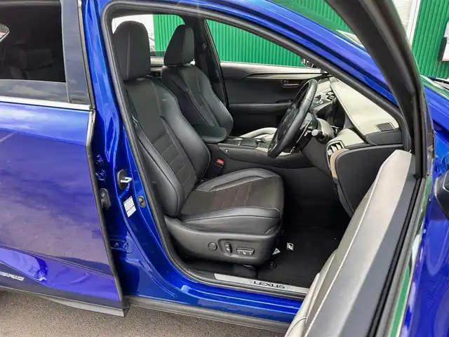 レクサス ＮＸ 300h Fスポーツ 宮城県 2019(令1)年 5.9万km ヒートブルーコントラストレイヤリング LEDヘッドランプセット/・角型LEDヘッドランプ/・ヘッドランプクリーナー/・アダプティブハイビームシステム/パノラミックビューモニターセット/・パノラミックビューモニター/・パーキングサポートブレーキ（静止物）/ブラインドスポットモニターセット/・ブラインドスポットモニター/・リアクロストラフィックアラート/＝＝＝/セーフティシステムプラス/・プリクラッシュセーフティ/・レーントレーシングアシスト/・オートマチックハイビーム/・レーダークルーズコントロール/・ロードサインアシスト/・先行車発進告知機能/ハンズフリーパワーバックドア/純正ナビ/・CD/DVD/・Bluetooth/・フルセグTV/ビルトインETC2.0/ドライブレコーダー/AC100V/100W/ヘッドアップディスプレイ/本革シート/シートヒーター／ベンチレーション/パワーシート（運転席メモリー機能付）/革巻きステアリング/電動パーキングブレーキ/ブレーキホールド/スマートキー＆プッシュスタート/スペアキー1本、カードキー1枚/電動格納ミラー/純正18インチAW/フロアマット