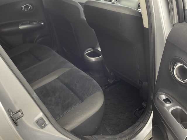 日産 ジューク 15RX 兵庫県 2010(平22)年 9.4万km ダイヤモンドシルバー ・純正SDナビ/・Bluetoothオーディオ/・CD/DVD再生/・SDミュージックサーバー/・ipod/AUX接続/・ワンセグテレビ/・バックカメラ/・ETC/・エンジンスタートボタン/・スペアキー/・スマートキー/・純正フロアマット/・純正アルミホイール/・ABS/・オートライト/・フォグランプ/・フロントコンビネーションランプ（シグネチャーLEDポジションランプ付）/・サイドターンランプ付電動格納式リモコンカラードドアミラー/・スーパーUVカットグリーンガラス〈フロント〉/・UVカット断熱グリーンガラス〈フロントドア〉/・プライバシーガラス（UVカット断熱機能付）〈リヤドア、バックドア〉/・パワーウインドウ/・車速感応式電動パワーステアリング/・リモートコントロールエントリーシステム（バックドア連動、作動確認機能付）/・リヤ6：4分割シート（シングルフォールディング）