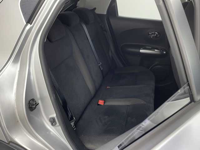 日産 ジューク 15RX 兵庫県 2010(平22)年 9.4万km ダイヤモンドシルバー ・純正SDナビ/・Bluetoothオーディオ/・CD/DVD再生/・SDミュージックサーバー/・ipod/AUX接続/・ワンセグテレビ/・バックカメラ/・ETC/・エンジンスタートボタン/・スペアキー/・スマートキー/・純正フロアマット/・純正アルミホイール/・ABS/・オートライト/・フォグランプ/・フロントコンビネーションランプ（シグネチャーLEDポジションランプ付）/・サイドターンランプ付電動格納式リモコンカラードドアミラー/・スーパーUVカットグリーンガラス〈フロント〉/・UVカット断熱グリーンガラス〈フロントドア〉/・プライバシーガラス（UVカット断熱機能付）〈リヤドア、バックドア〉/・パワーウインドウ/・車速感応式電動パワーステアリング/・リモートコントロールエントリーシステム（バックドア連動、作動確認機能付）/・リヤ6：4分割シート（シングルフォールディング）